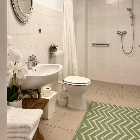 Gartenblick Im Schwalbennest *