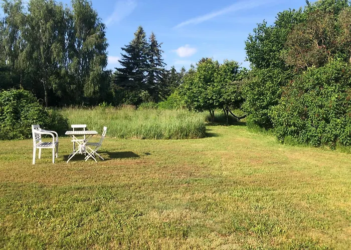 Gartenblick Im Schwalbennest *