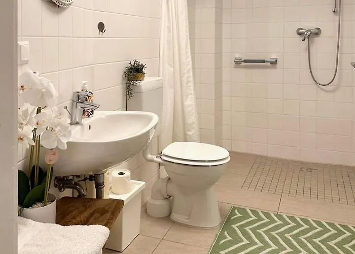 Gartenblick Im Schwalbennest *